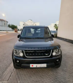 Land Rover LR4 metallic black