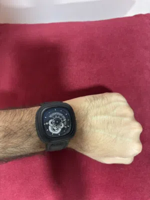 ساعه نظيف Sevenfriday