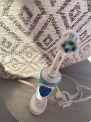 فرشاه كهربائيه تنظيف عميق لأسنان electric teeth brush for deep clean