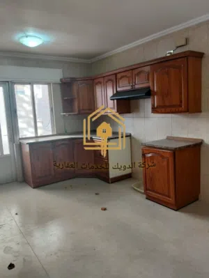 شقة طابقية - من فيلا - 4نوم 1ماستر - 400م - قرب الخدمات العامة