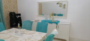 طاولة اكل وانتري مش مستعمله