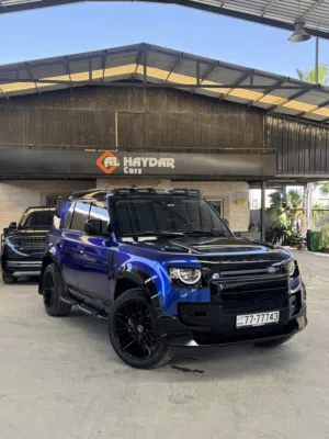 Land Rover Defender 110 لون اصلي ابيض عليها PPF ازرق جدا مميزة