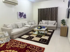 طقم جلوس راقي ونظيف جدا ..