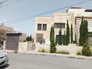500 m2 4 Bedrooms Villa for Sale in Amman Khalda