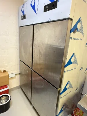 Restaurant / Cafe fridge and freezer ثلاجة وفريزر للمطعم/المقهى