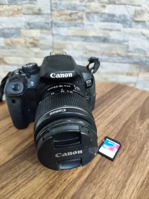 بيع كاميرا مستعمل شبه جديد canon 700D