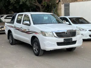 تويوتا هيلوكس موديل2015 غمارتين سنجل كرسي مفصول بازرعه كرررررت