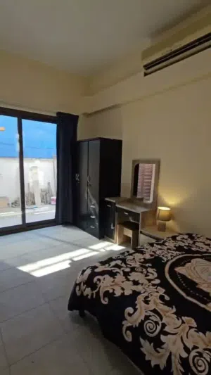 استديو مفروش بأثاث جديد شامل الفواتير بالقرب من كورنيش عجمان – 2200 درهم فقط