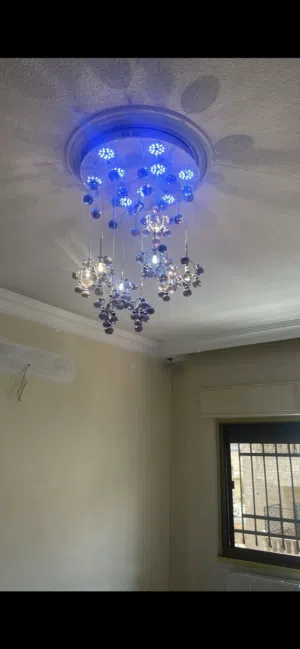 ثريا led لونين مع ريموت بحالة جيدة