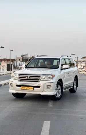 Used Toyota Land Cruiser in Muscat
