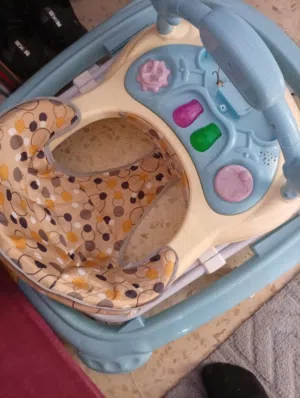 عربايه اطفال بحالة ممتازه للبيع