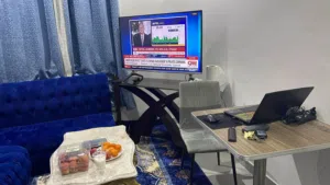 للبيع أثاث شقة متكامل ونظيف، مناسب للسكن المباشر، مع إمكانية البيع بشكل كامل أو تجزئة حسب الطلب