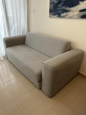 كنبة سرير جودتها عاليه جداً للبيع