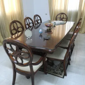 طاولة طعام فاخره
