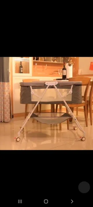سرير أطفال / وهزاز