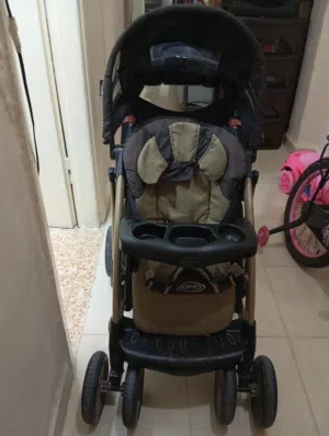 عربايه شارع للاطفال موديل حديث ماركة جاراكو بحاله جيده جدا مناسبه للاطفال ولحد عمر خمس سنوات