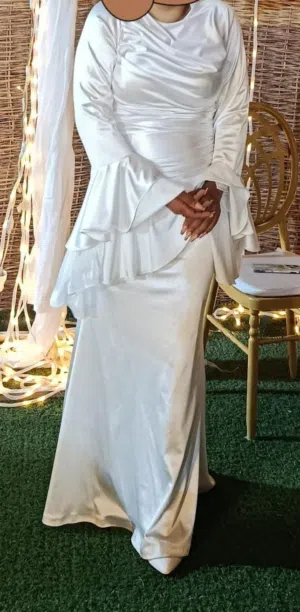 فستان للبيع شيك جدا ف اللبس