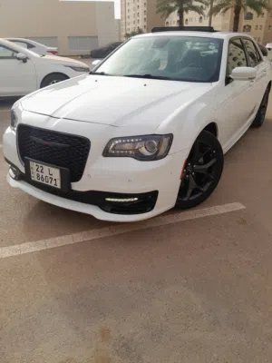 كرايسلر 300s لون ابيض خليجي فول مواصفات وكالة هارلم ومغلفة ppf