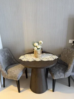 Dining table+ chairs