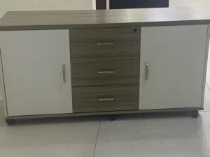 مكتب وكرسي ووخدة ادراج للبيع