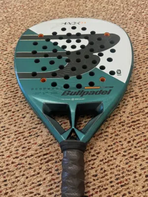 مضرب من Bullpadel. كالجديد