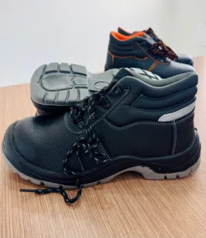 أحذية سفتي للعمل الشاق عند سياب Safety shoes for heavy-duty work at Siyab مجموعة متنوعة من الجواتي