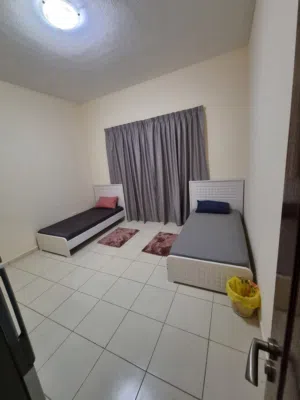 يوجد لدينا منزل شباب في الخان مطل على الكورنيش  بجانب إكسبو الشارقة قريب على موا