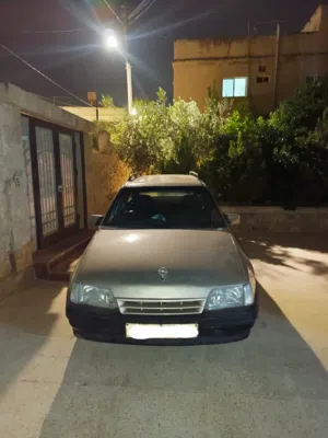أوبل كاديت 1990