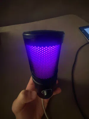 مايكروفون احترافي مع زر كتم، تغيير الألوان، RGB، وقابلية التركيب على أي ستاند