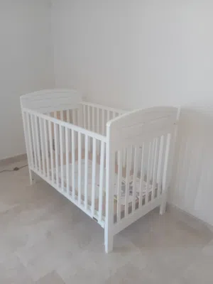 لبيع سرير اطفال