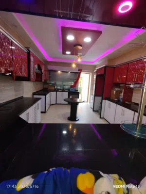 شقه ارضيه للبيع في طبربور ابو عليا  مساحه الشقه داخليه 180متر عبارة عن 4نوم 3حمام  غرفه غسيل  ترس 90