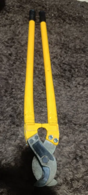 مقص كيبلات يدوي مستعمل مسطرة قياس تيودوليت مستعملة