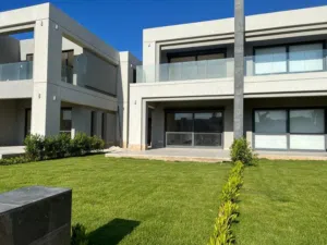 شالية متشطب للبيع استلام فوري في لافيستا راس الحكمة - الساحل الشمالي
