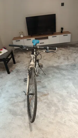 بيسكل جبلي للبيع لون ابيض بشكل جديد