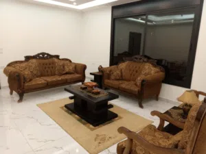 طقم كنبايات فاخر مع برادي بحاله ممتازه ونظيف بسعر مغري