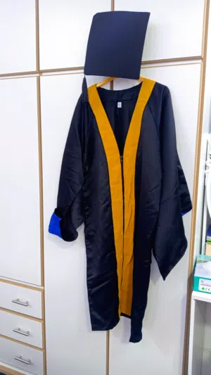 روب تخريج صبايا وشباب متوفر أرواب تخرج جديدة وطاقيه الجامعة الاردنية جامعة البلقاء التطبيقية