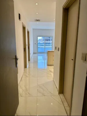 شقة غرفة وصالة للبيع تماك حر بالاقساط مع المطور. تحت الانشاء مع مكيف مجاني كهرباء حكومي التسليم 2027