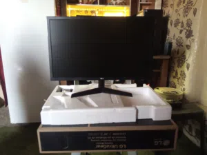 24 LG monitors for sale  in Amman