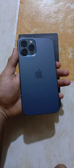 12برو ماكس وتر بروف