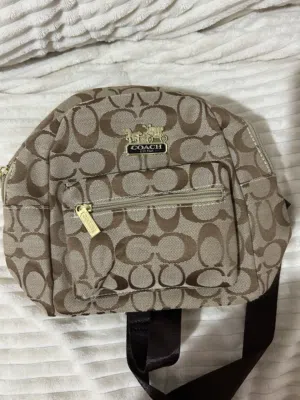 شنطة كوتش لون بيج صغيرة للضهرsmall coach backpack