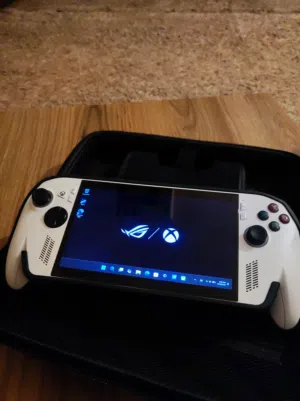 xbox rog ally 512gb نظيف خبش معه لصقة حماية وكفر