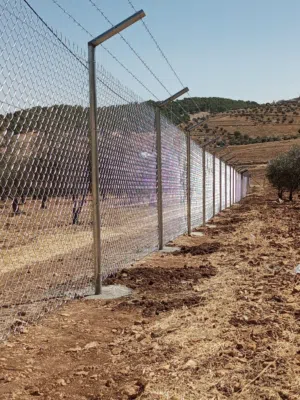 تشييك مزارع سياج شبك تشيك شييك مزارع تسييج شيك بقلاوه اسلاك شائكه