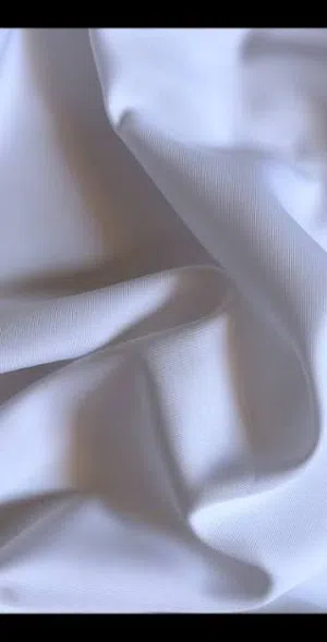 قطع قماش أبيض فاخر للبيع