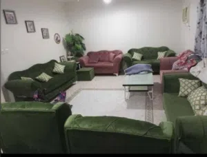 كنب 7 قطع جديد و طاولات جديده شامله ديكور الضيافه