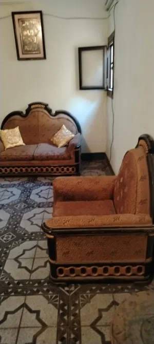 صالون انتيك خشب زان ممتاز  شيك وبسيط مش بياخد مساحه كبيره  بحالة الجديد