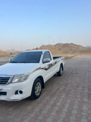 Used Toyota Hilux in Al Dakhiliya