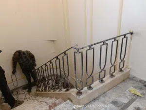 ورشة حدادة تصنيع وتركيب المظلات ولهناجر والمستودعات ولابواب