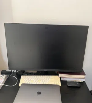 27” LG monitor in excellent condition for sale