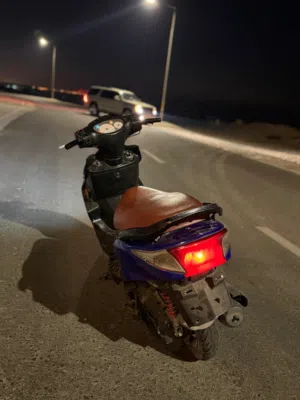 سكوتر بحالة جيدة لا يعاني من شيئ اقرئ الوصف