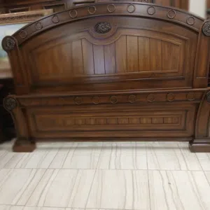 غرفه نوم خليجي مستورد فخمه خشب ثقيل للبيع بسعرر حررق الله يبارك لصاحب نصيب